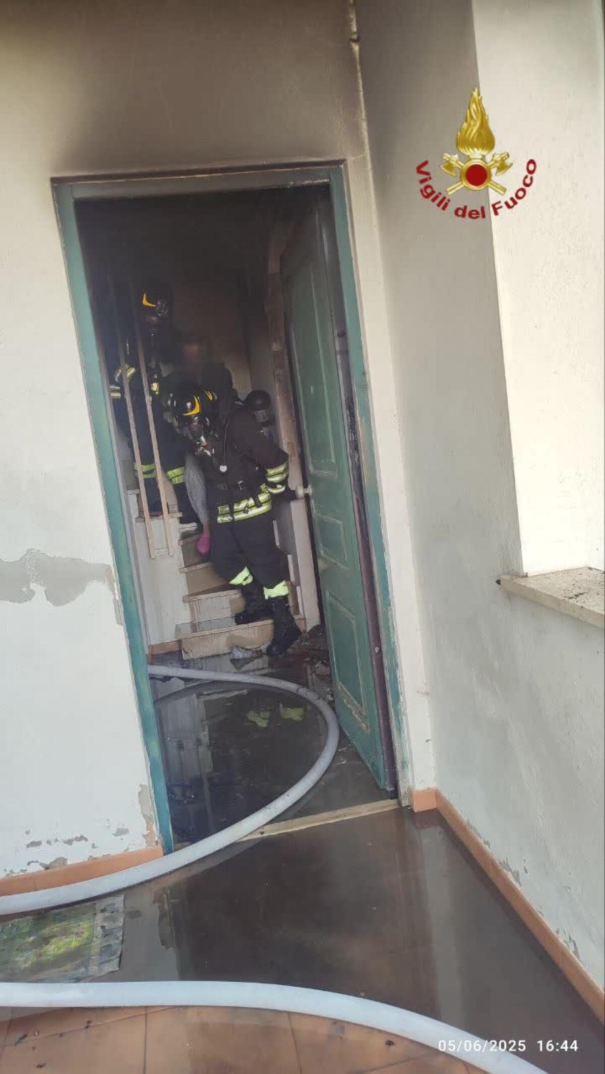 Incendio in cucina a Pomezia: anziana salvata - 