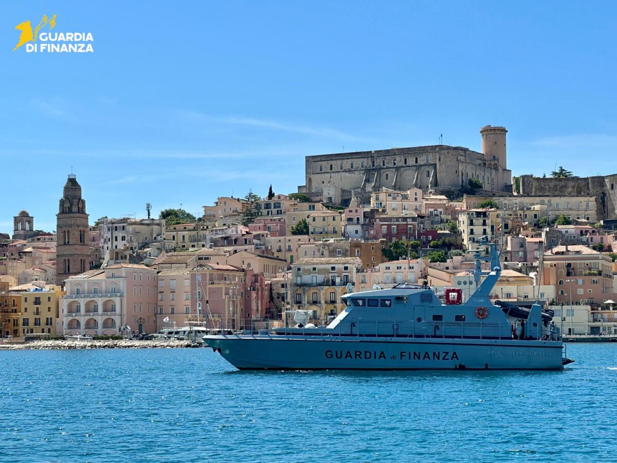 Fine settimana di controlli della Guardia di Finanza sull'isola di Ponza - 