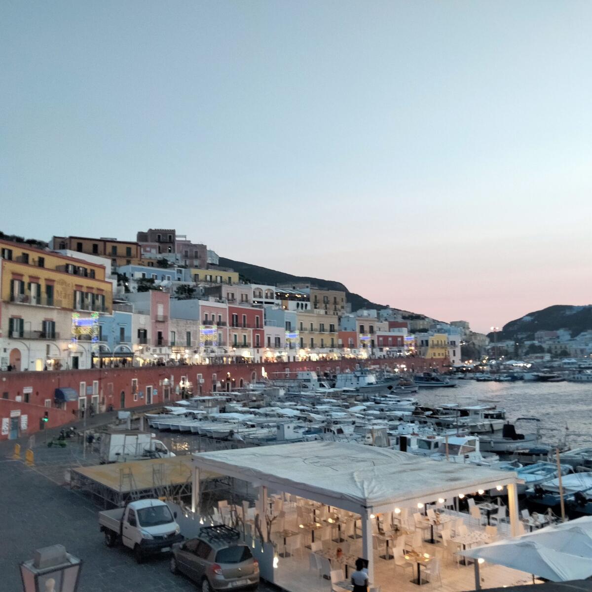 Ponza, ancora esalazioni dal depuratore di Giancos: "Aria irrespirabile" - 
