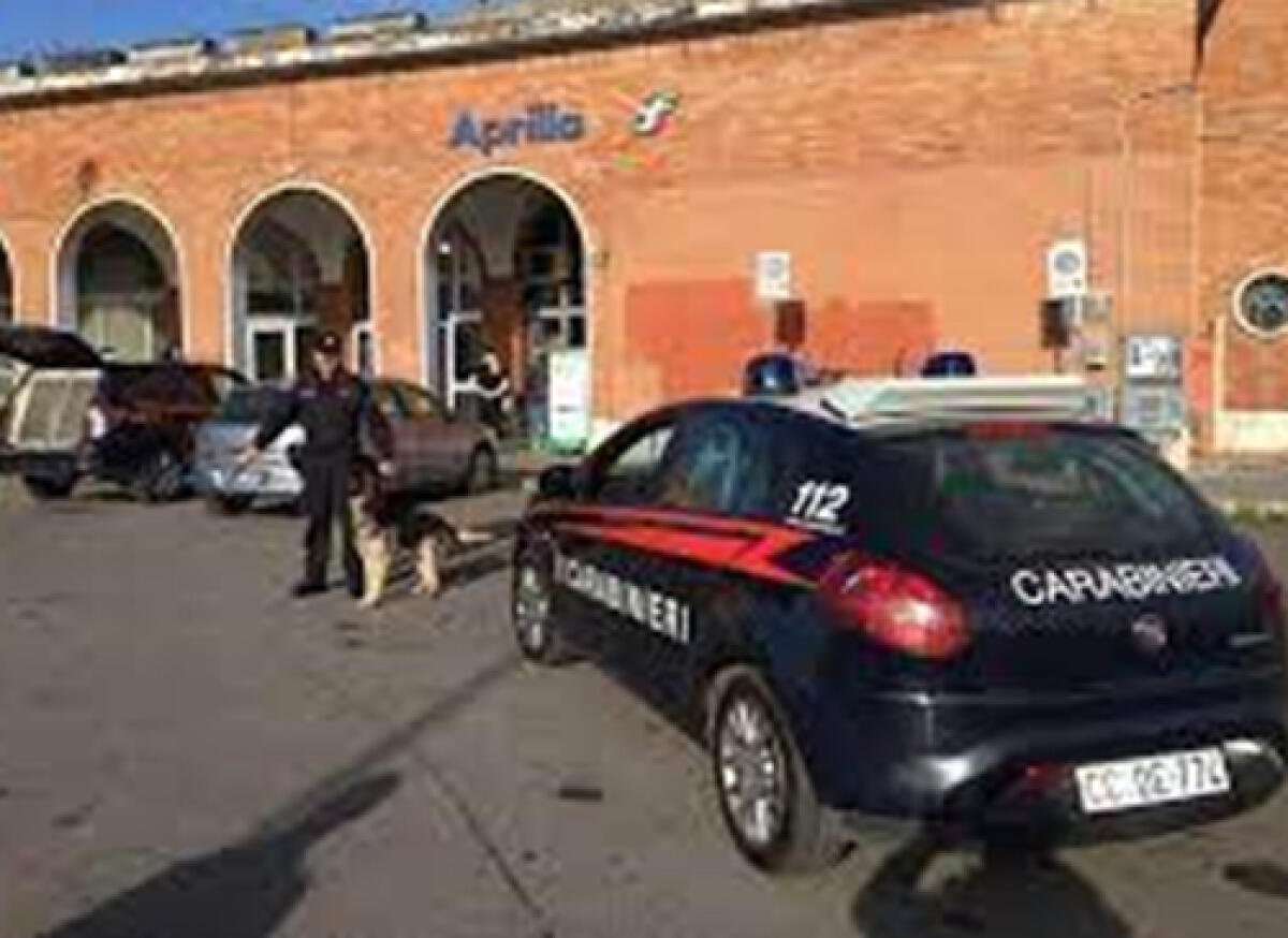 Infastidiva le persone alla stazione e alle Poste di Aprilia, arrestato. - 