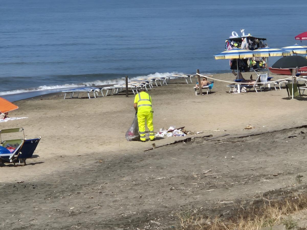 Partiti sul litorale di Latina gli interventi di pulizia a cura dell’azienda ABC. - 