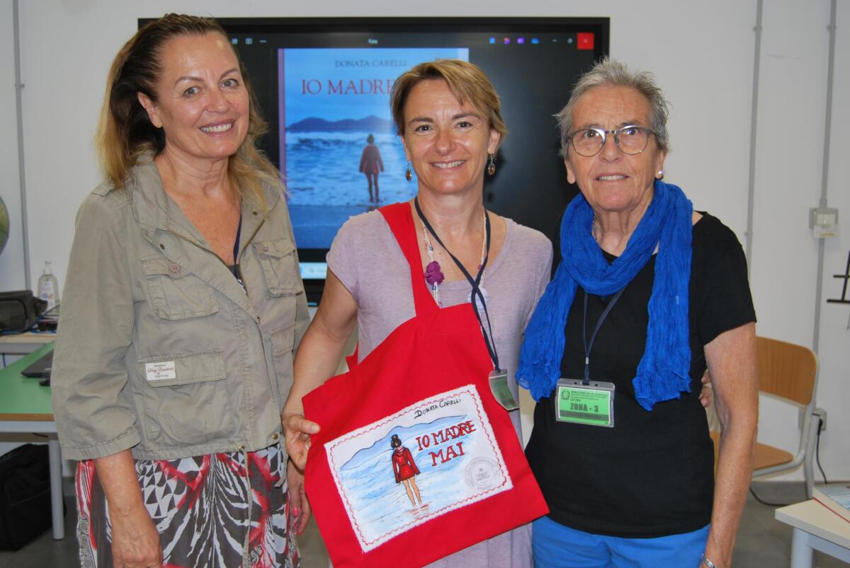 Presentato nel carcere di Latina il libro "Io madre mai" di Donata Carelli - 