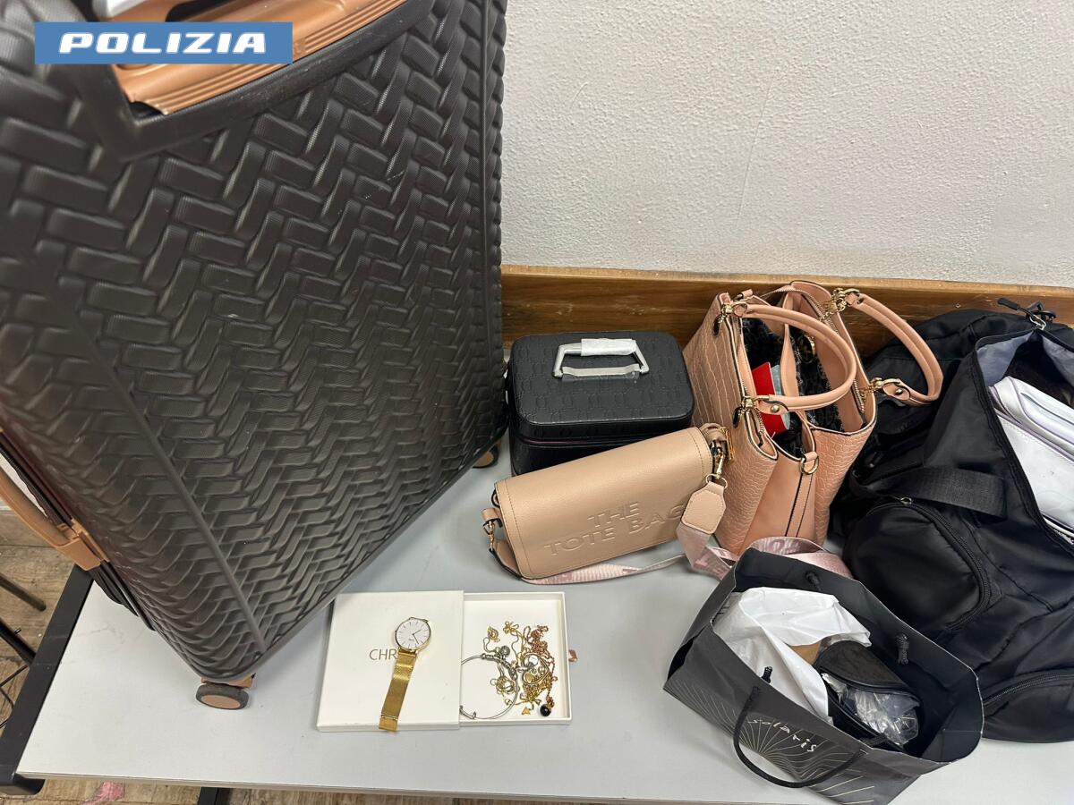 Punte di trapano per aprire le auto e svaligiare i turisti: in arresto 2 ladri - 