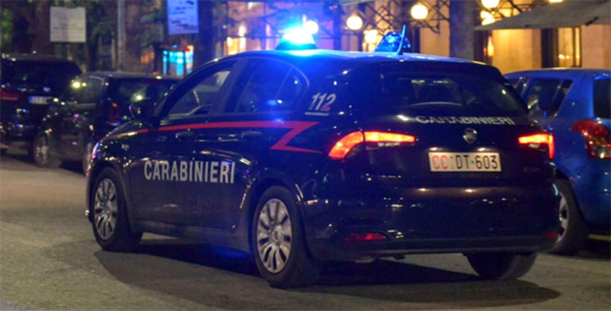 Aprilia - Danni e furti alle auto in sosta fuori dal locale, ma le telecamere riprendono tutto... - 