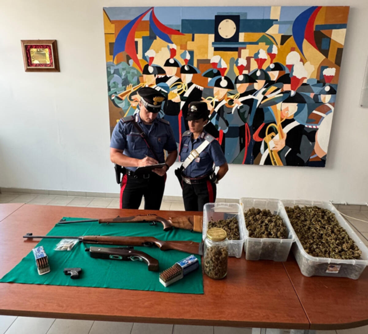 ARMI E DROGA IN CASA AD APRILIA: 55ENNE IN ARRESTO - 