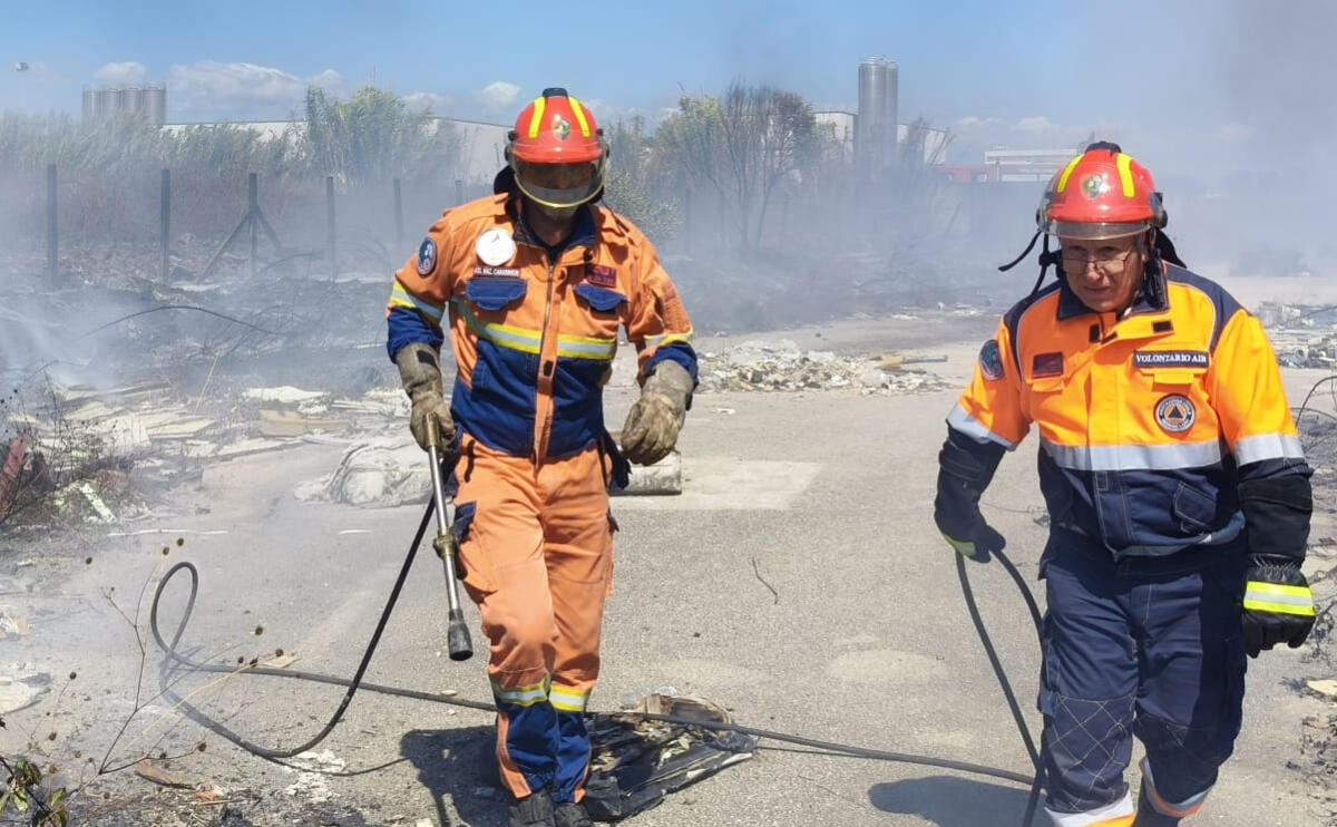 Incendio di sterpaglie e rifiuti ad Anzio, interviene l'Anc - 