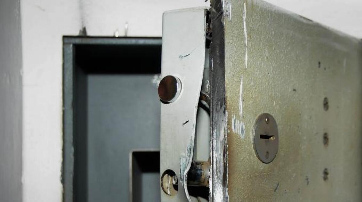 Rubata la cassaforte del supermercato, ma il bottino è magro - 