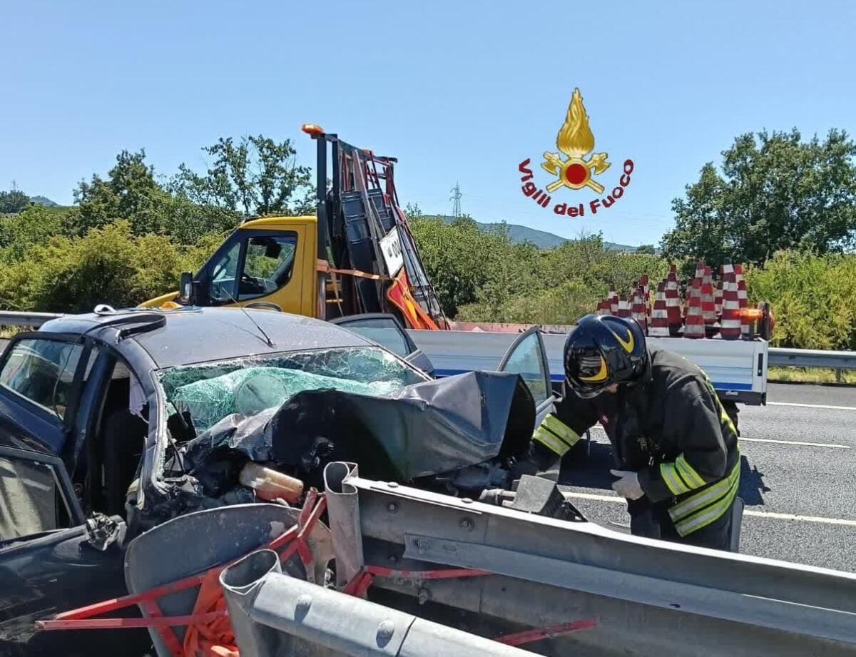 Schianto tra moto e auto: muore un uomo - 