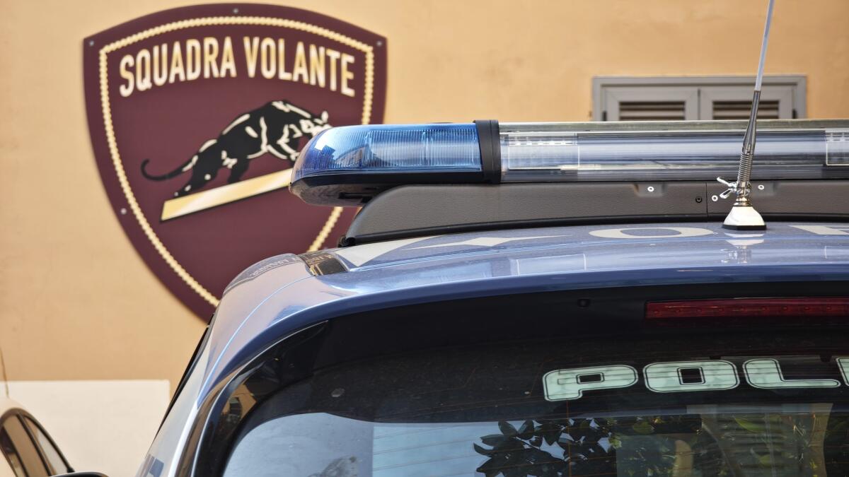 Minacce e botte al marito, moglie violenta arrestata dalla polizia - 