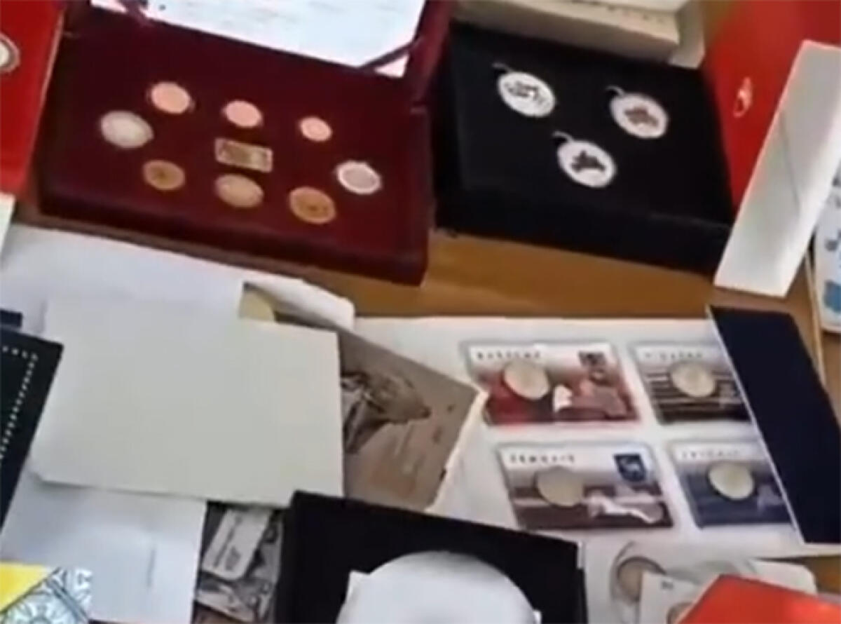 Commesso infedele rubava gioielli e denaro per rifornire la sua collezione. VIDEO - 