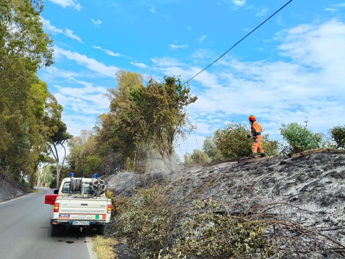 Incendio vicino ai Giardini della Landriana - 