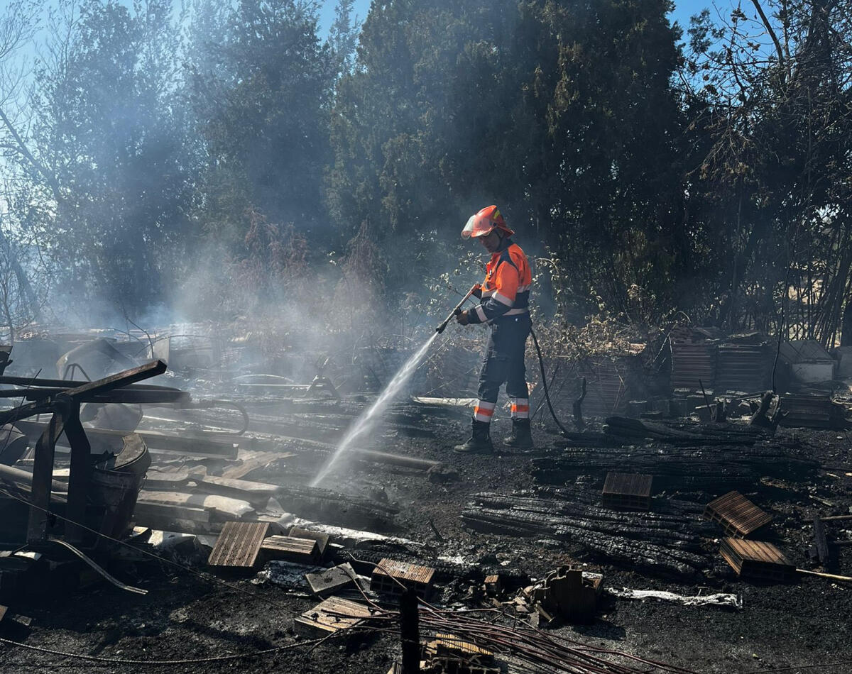 Aprilia - Incendi sulla Pontina, cittadini imprigionati nelle case: salvata una famiglia in via della Collina - 