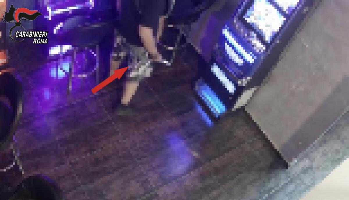 Coppia di Aprilia in manette, sequestra per ore e rapina due uomini. E' accaduto in una sala slot di Ardea. VIDEO - 