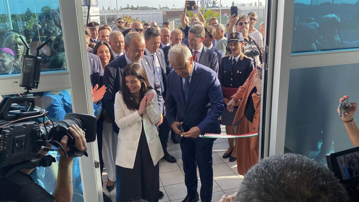 Commissariato ad Aprilia, Piantedosi: "Da qui la strategia per combattere criminalità" - 