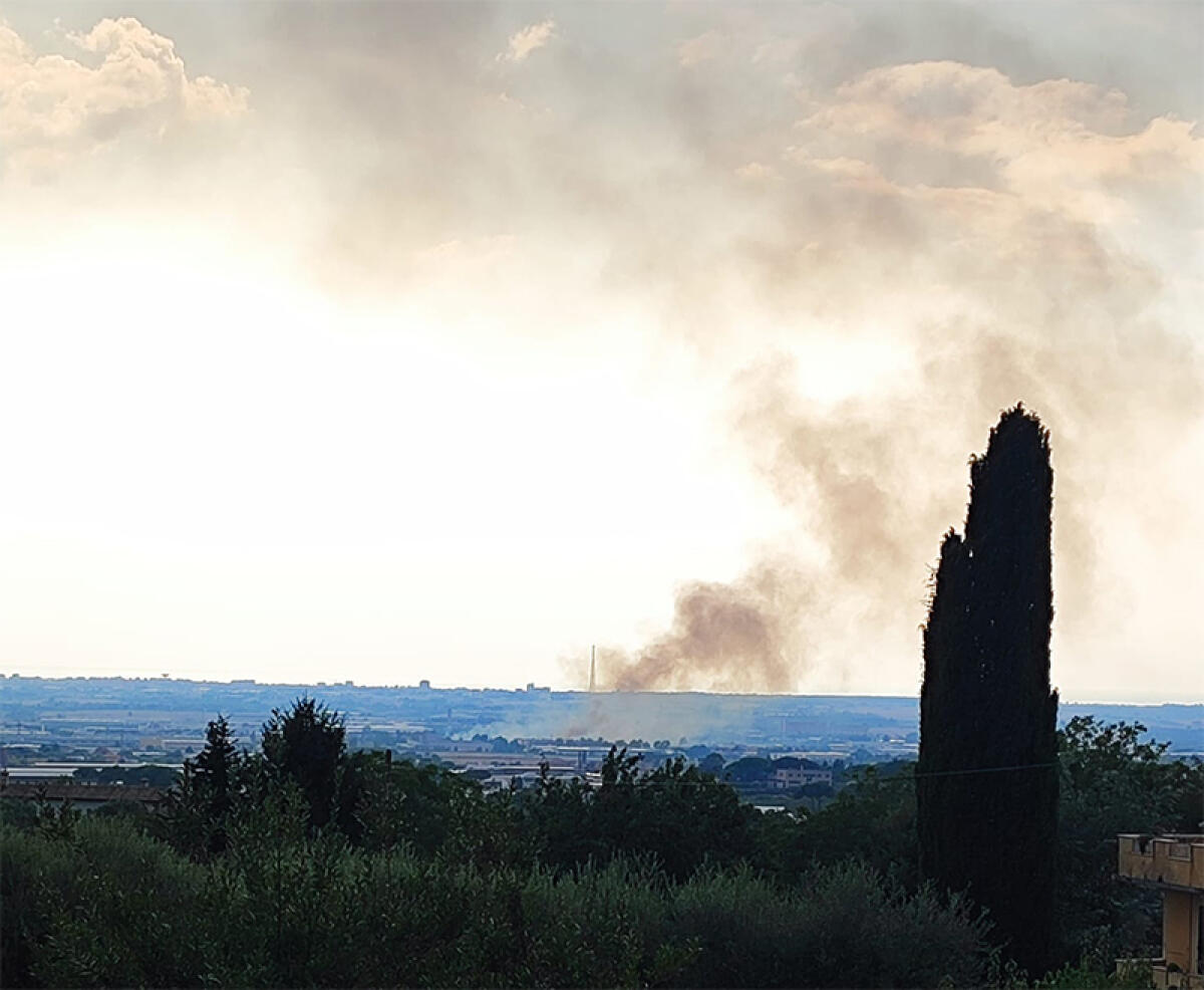 Vasto incendio nella zona di via Falcognana, a Marino. Fiamme anche sull’Ardeatina. - 
