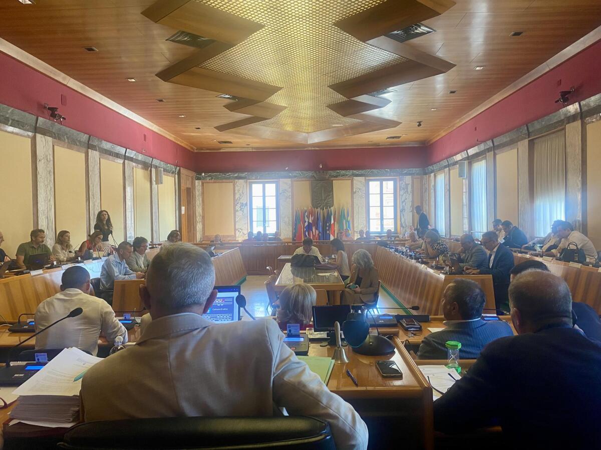 Bagarre in Consiglio comunale a Latina: lite nei corridoi tra il consigliere Bellini (Lbc) ed il consigliere Valletta della Lega. - 