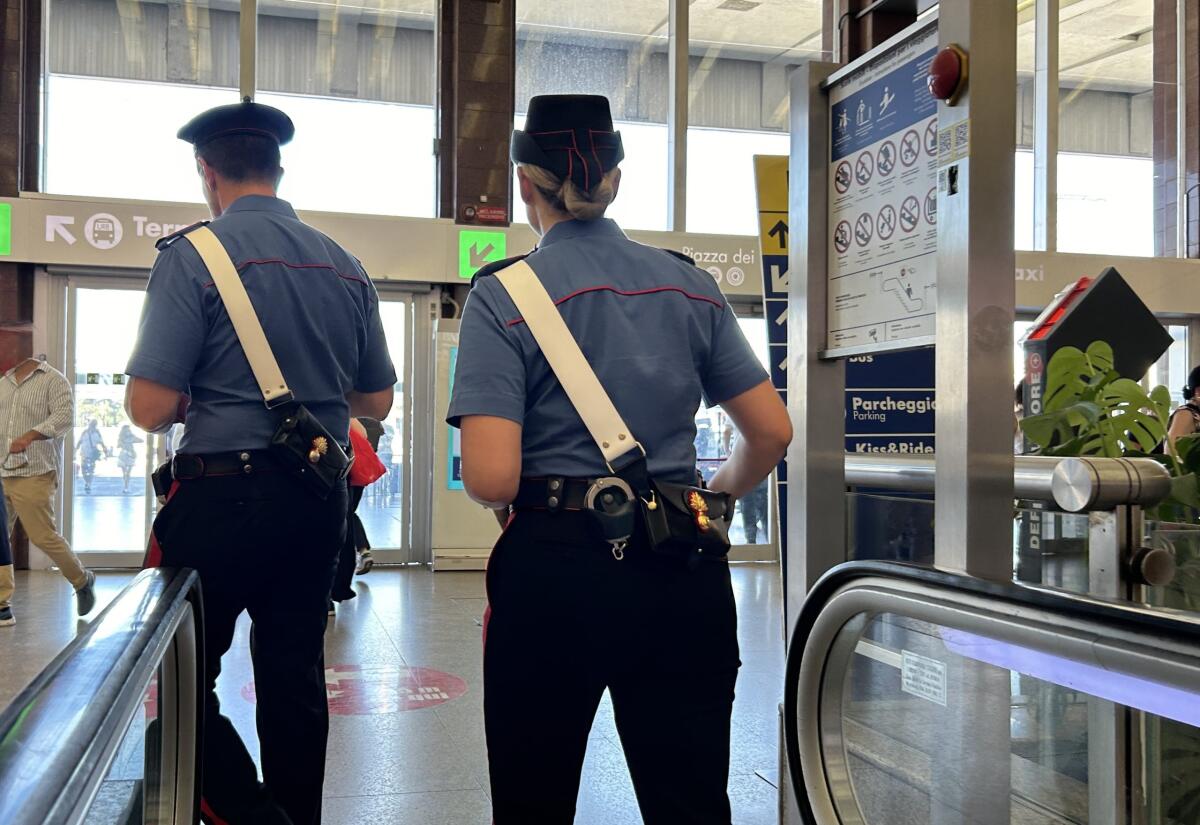 Derubato del telefonino e aggredito mentre era in attesa del treno alla Stazione Termini. - 