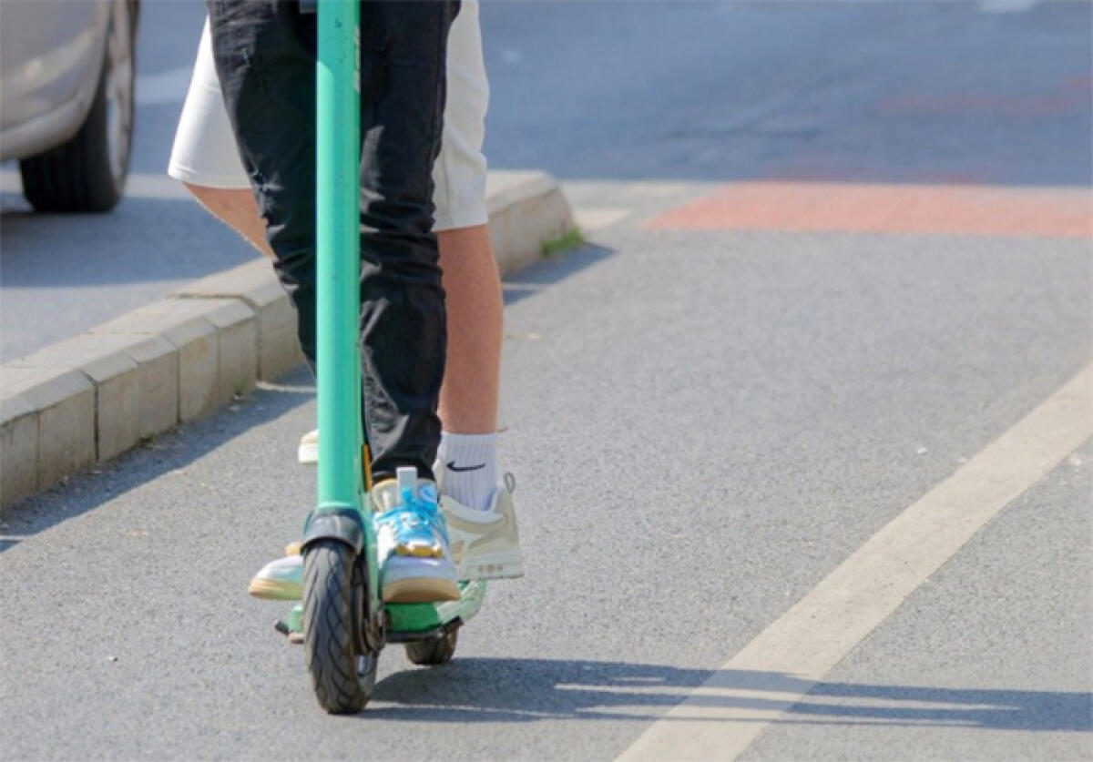Ruba il monopattino elettrico ad un 12enne disabile, i Carabinieri lo mettono in manette. - 