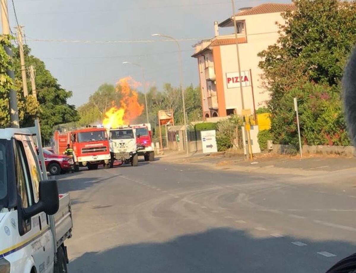Incendio a Borgo Santa Maria, riunione in Prefettura: danni al ponte sul canale delle Acque Alte - 