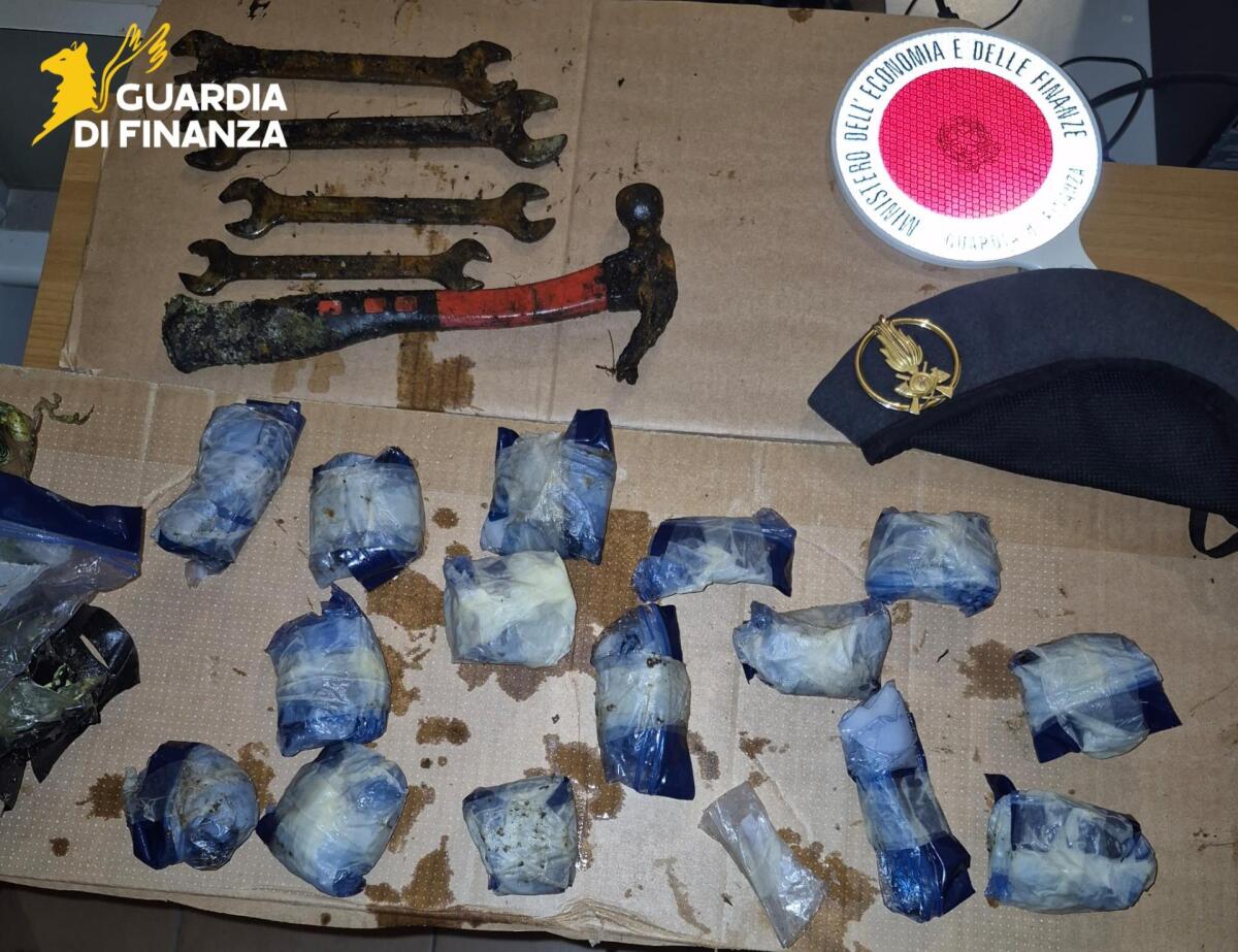 Un chilo di cocaina occultata in mare, a Ponza: recuperata dalla Finanza di Latina. - 