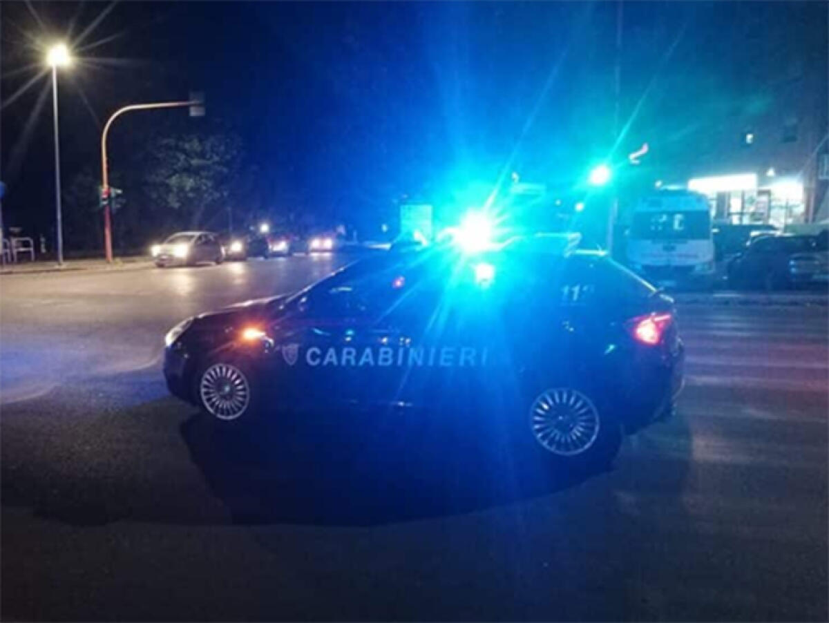 Aprilia - 34enne sorpresa con un coltello da cucina, reagisce ai carabinieri - 