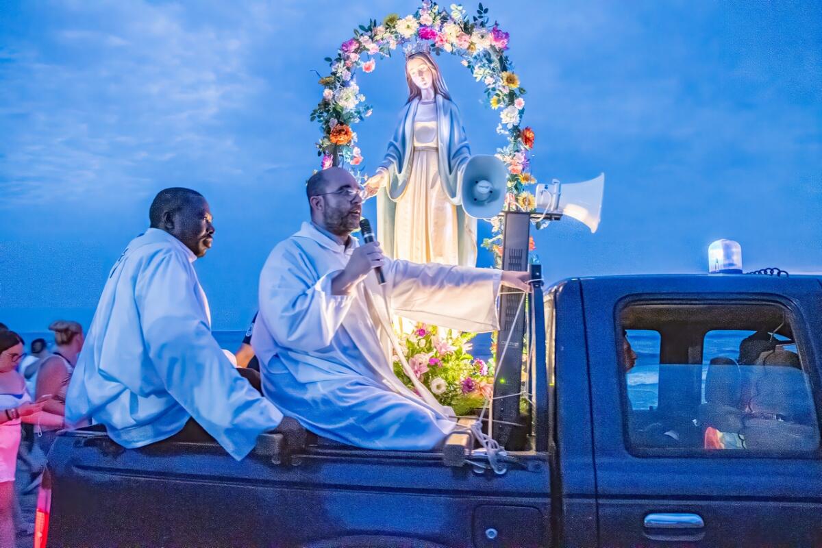 Torvaianica, dal 14 al 17 agosto  la tradizionale festa di Maria Assunta in Cielo con la processione a mare. - 