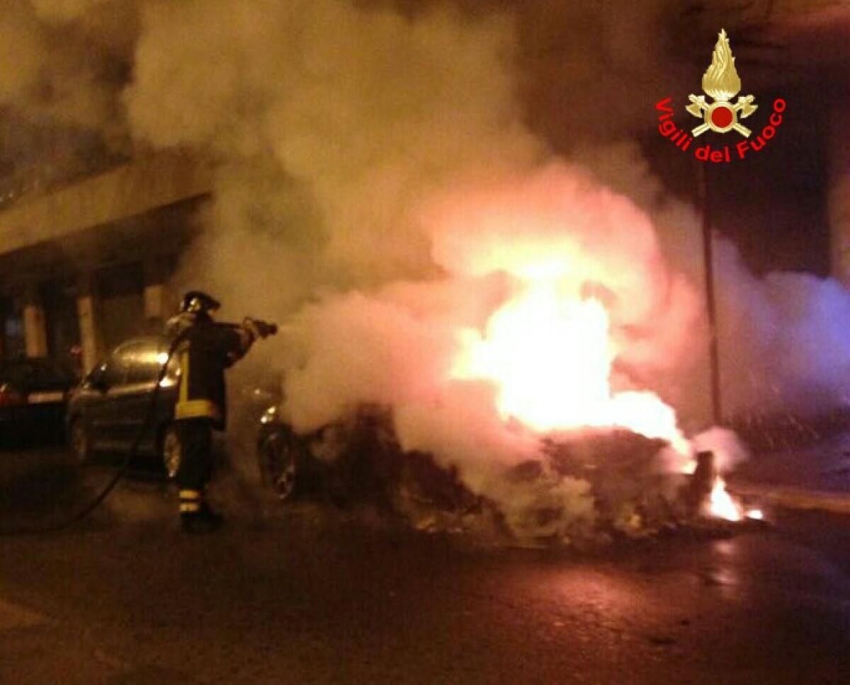 Brucia l'auto della ex, 53enne di Latina in arresto - 