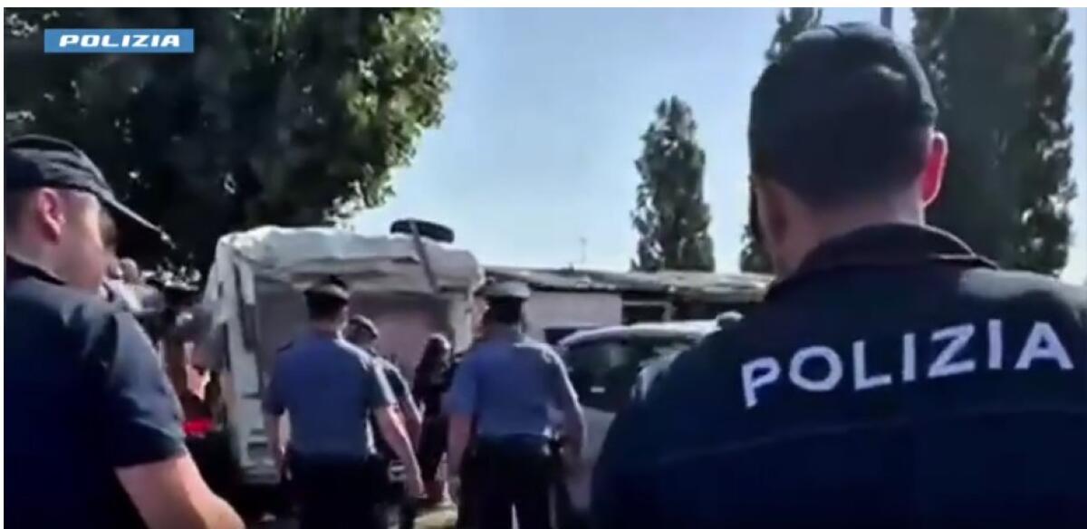 VIDEO - Blitz interforze in campo nomadi: recuperata refurtiva griffata - 