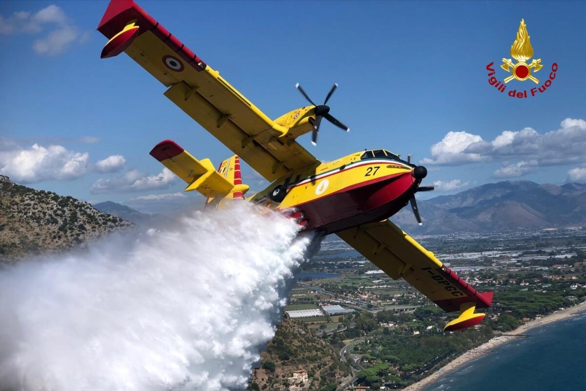 Vasti incendi sull’isola di Ventotene e a Terracina, sul Tempio di Giove Anxur. - 