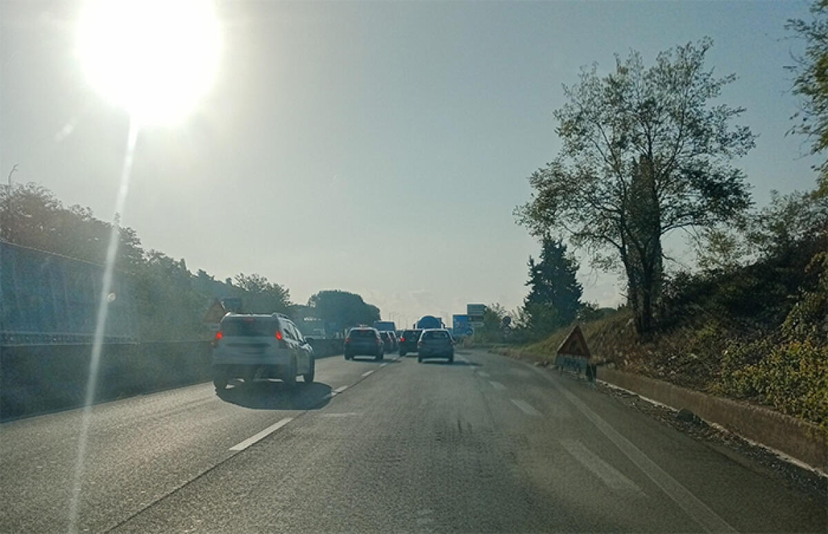 Aprilia: sostituzione del guard-rail, si viaggia a passo d’uomo sulla Pontina. - 