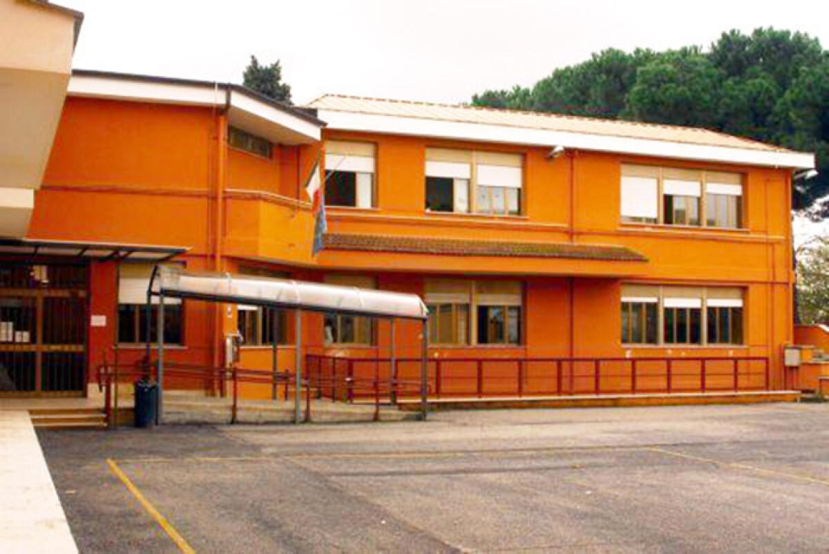 Genzano, 15enne picchiato in aula da due ex compagnia di classe. - 