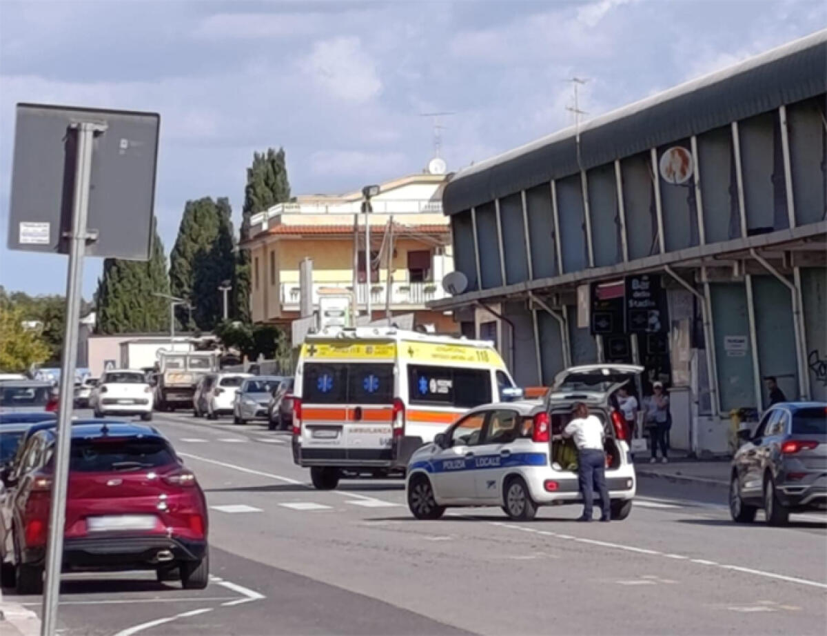 Aprilia,  investita da un'auto davanti lo Stadio di via Bardi. Ferita 15enne - 