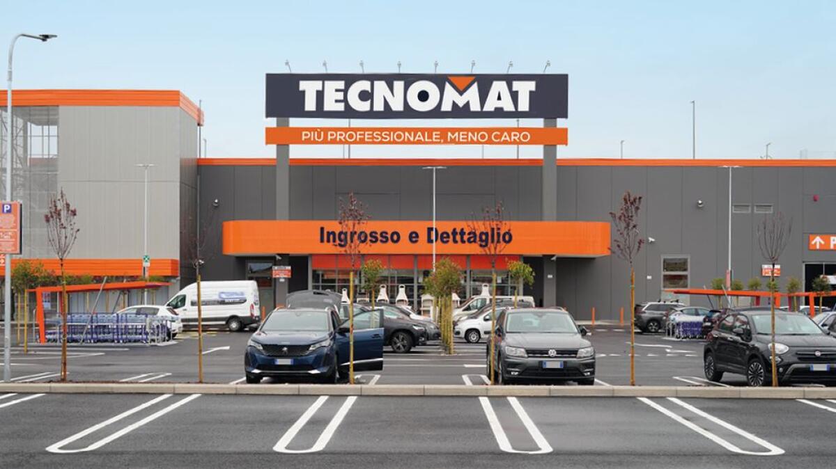 Aprilia, rubano attrezzi nel parcheggio di Teknomat, arrestati dalla Polizia durante la fuga. - 