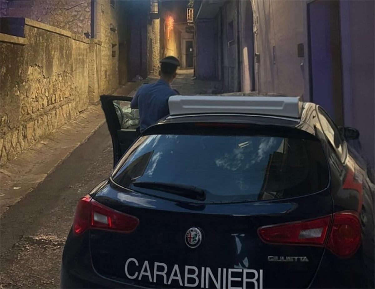 Incendia l’appartamento di un uomo, provocandogli ustioni. Arrestato poco dopo. Indagine lampo dei Carabinieri. - 
