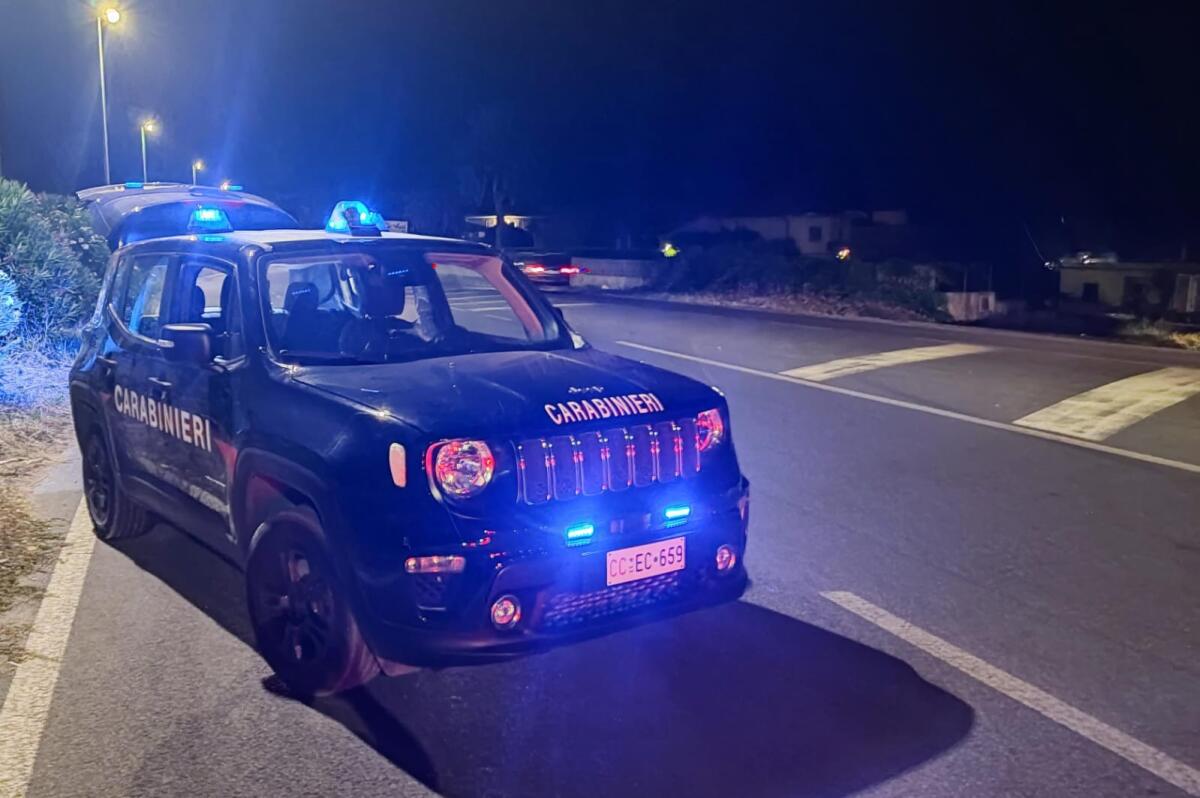 Un panetto di hashish nello zaino, tenta la fuga: 34enne in arresto a Tor San Lorenzo - 