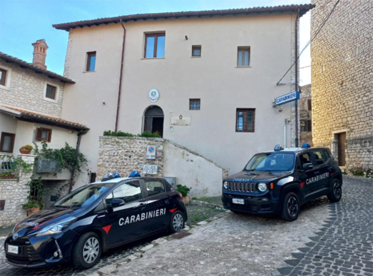 Si avventa contro i Carabinieri con una falce e grida “Allah Akbar”. 26enne in arresto durante la fiera a Sermoneta. - 