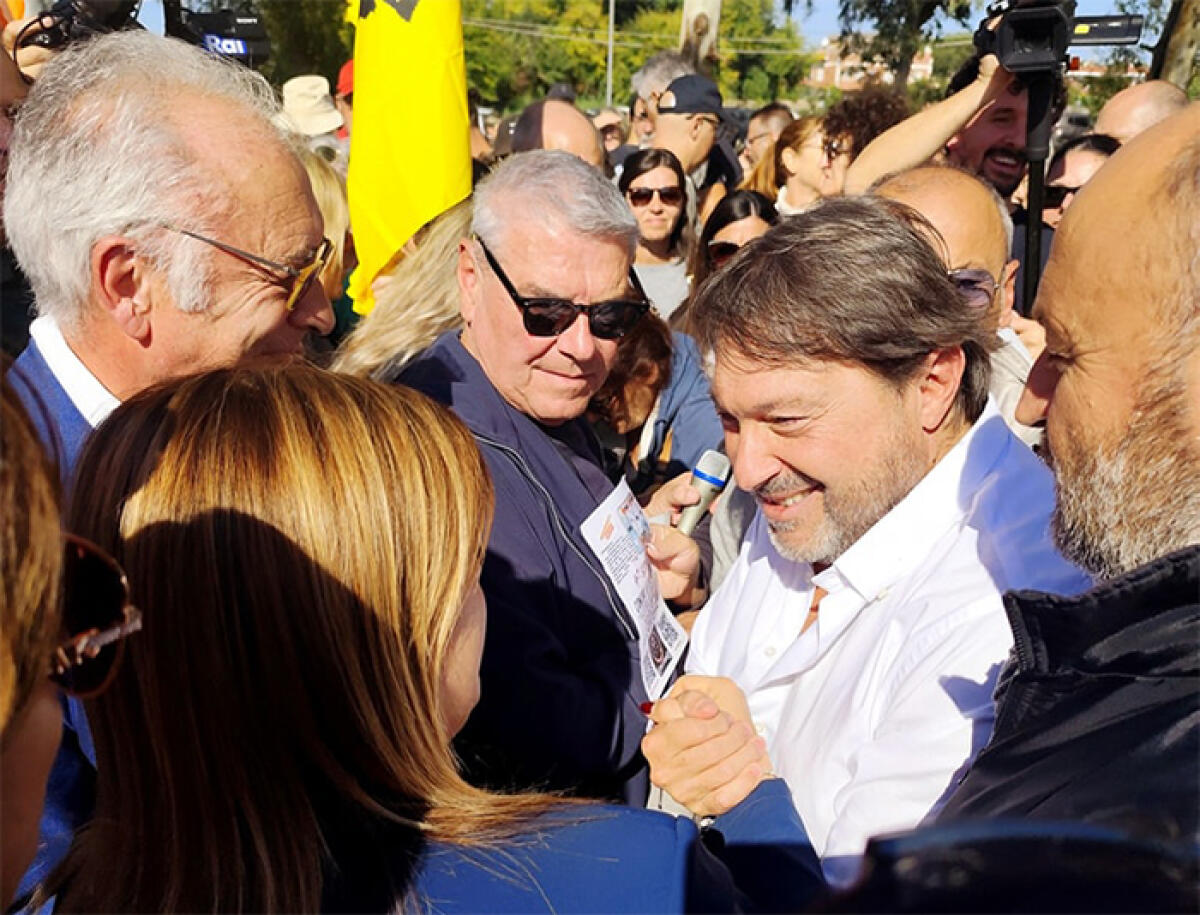 Torvaianica, attentato a Sigfrido Ranucci. Presidio davanti all’abitazione del conduttore di Report. Le indagini. - 