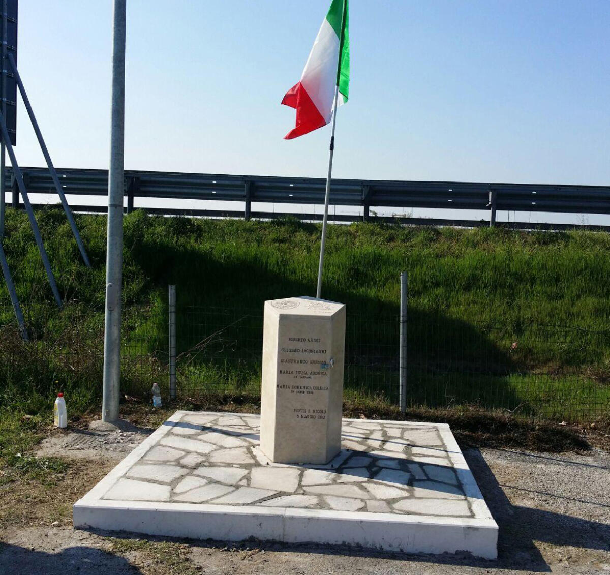 Monumento in ricordo delle vittime dell'Anc di Aprilia, il sindaco di San Nicolò fa riparare i danni - 