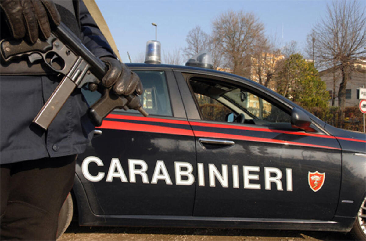 Rapinato del borsello in strada, indagano i carabinieri - 