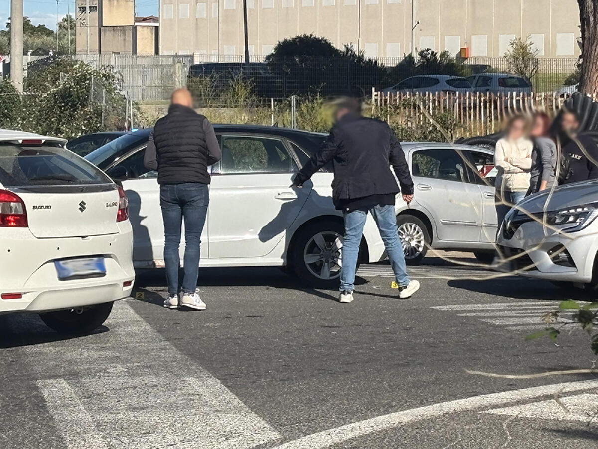 Gambizzato in via Fossignano ad Aprilia, il furto di una costosa collezione di carte Pokemon dietro agli spari. - 