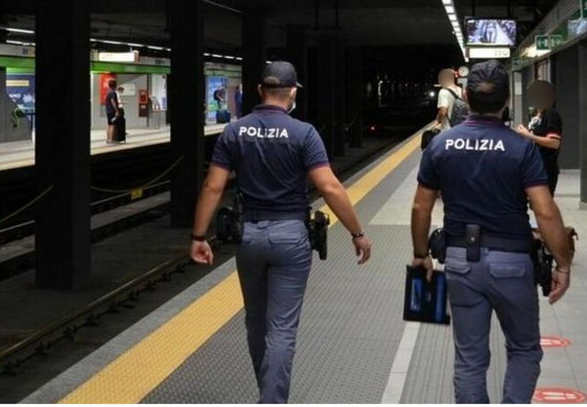 Professionista del borseggio arrestato dalla Polizia nella metro - 
