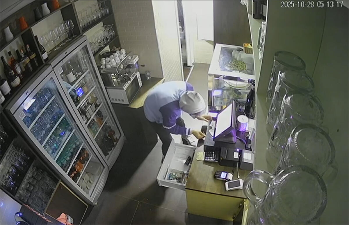 Ladri di nuovo in azione alla Pucceria Pontina di via Carducci a Latina. Il VIDEO. - 