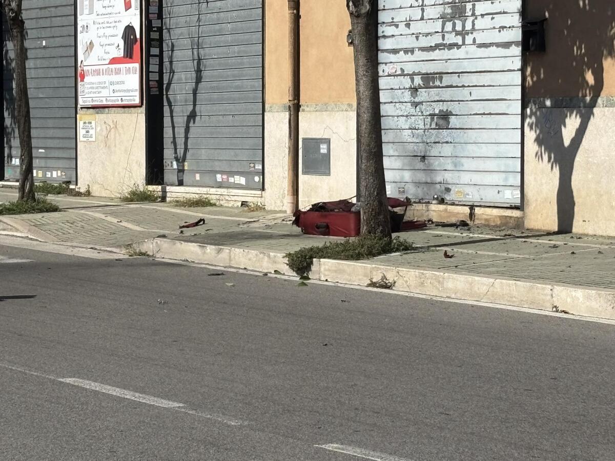 Allarme bomba ad Aprilia: fatta esplodere sul posto la valigia rossa. Era vuota - 