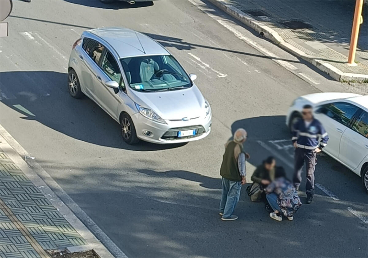 Aprilia - Donna investita da un'auto in via Verdi - 