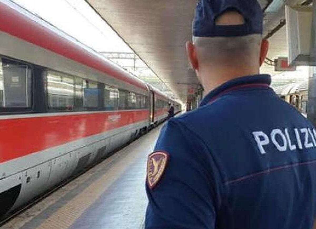Truffa un’anziana e poi si mette in fuga a bordo di un treno. Braccato alla Stazione Termini di Roma. - 