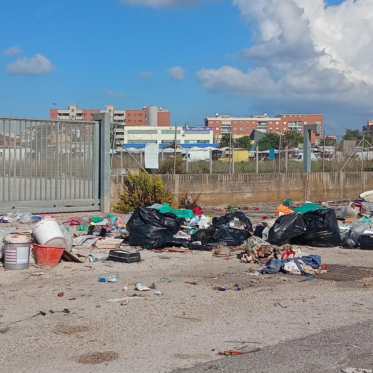 Rifiuti e degrado ad Aprilia: "Via Guido Rossa e via Enna, continua lo scempio" - 