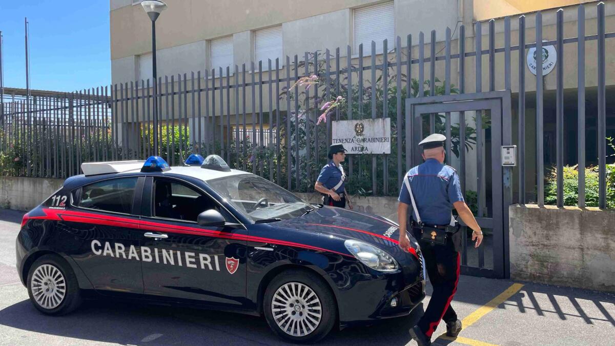 Pugno in faccia alla compagna per gelosia, 28enne di Anzio arrestato - 