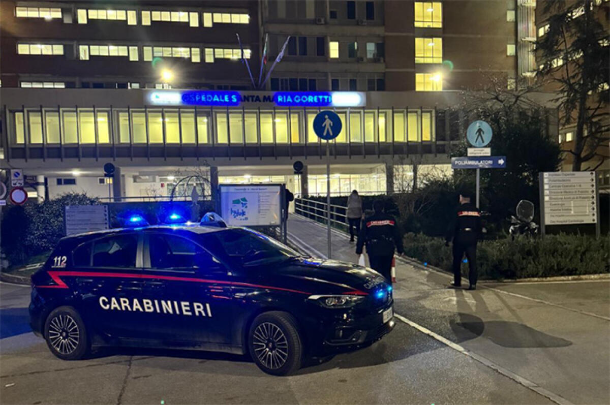 Latina, colpito da più fendenti dopo aver sorpreso i ladri che armeggiavano con la sua auto. - 