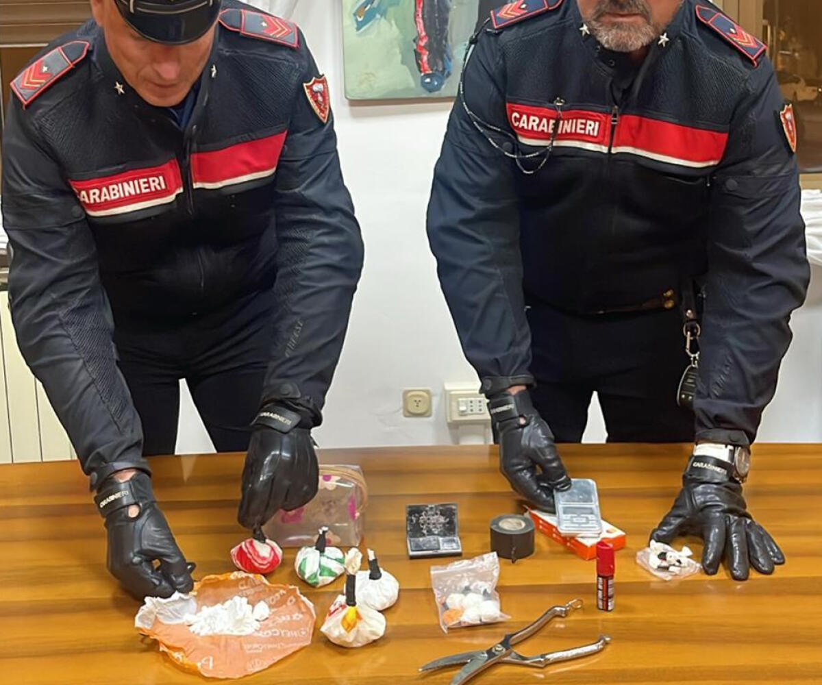 Operazione antidroga a Latina, 54enne in arresto: la cocaina nascosta nel divano - 