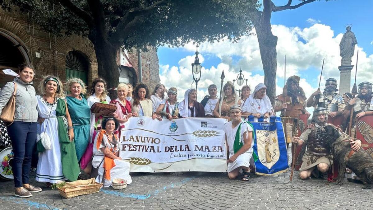 Torna a Lanuvio il “Festival della Maza”, l'antica focaccia lanuvina di farro, orzo, ceci e fave. - 